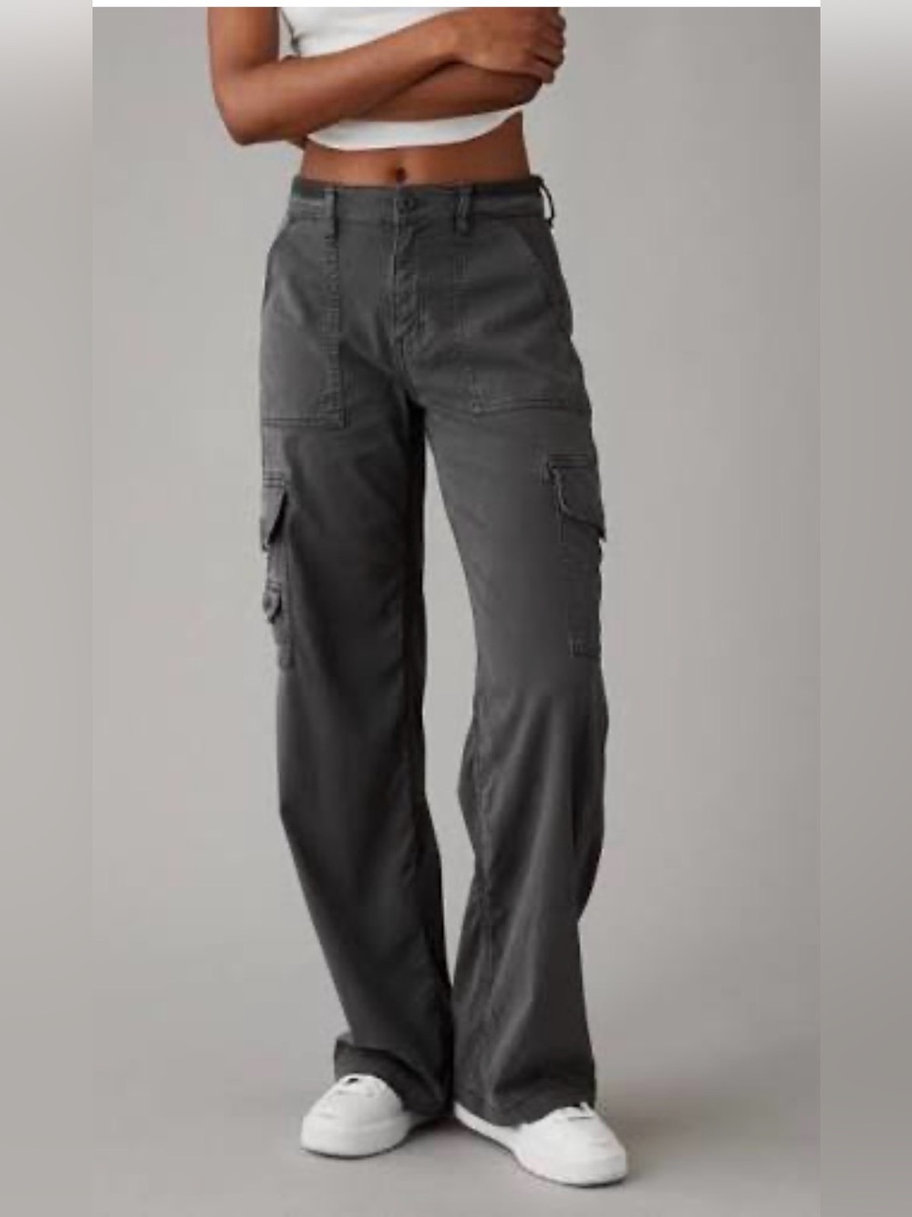 American Eagle Wide-Leg Cargo Pants in Dark Gray